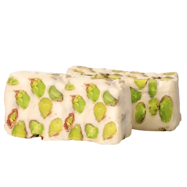 Weiße Nougat mit Pistazien – zarte orientalische Süßigkeit mit Nüssen